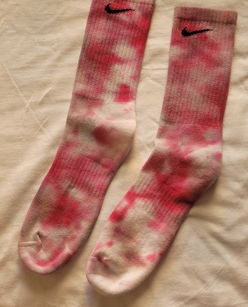 Tie dye pink socks